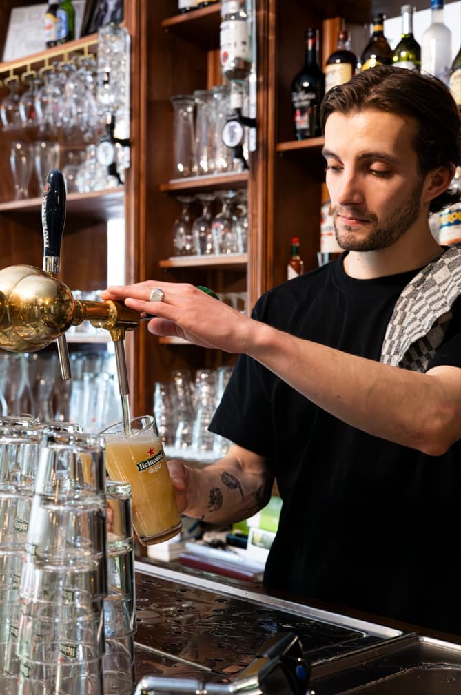 Vers getapt biertje aan de bar